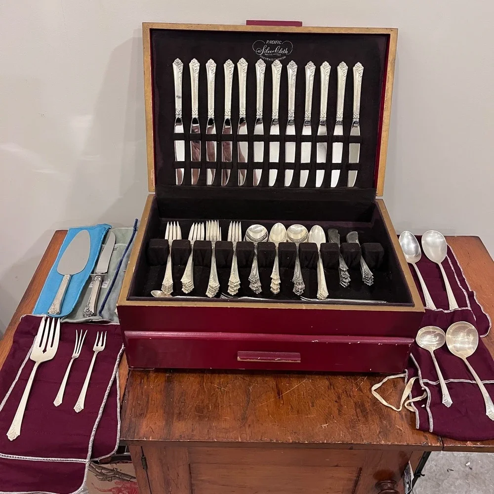 Damask Rose by Oneida Sterling Silver Flatware Set For 12 Service 96 pieces, Box